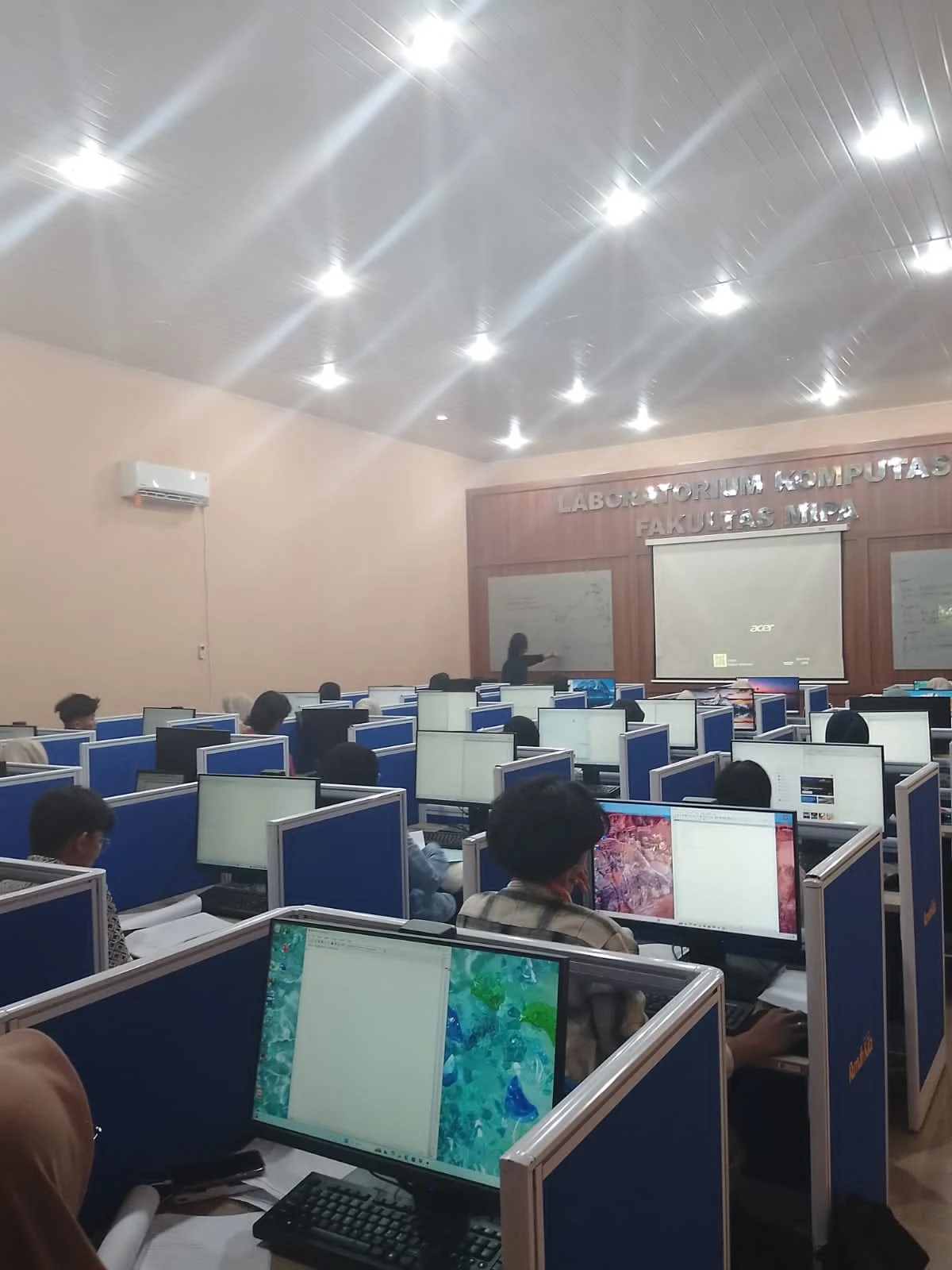 Computational physics laboratory