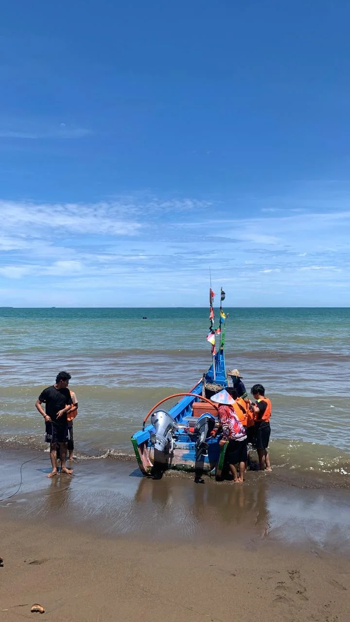 Research equipment on a boat at Gajah Beach